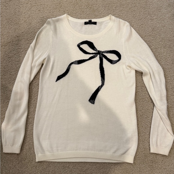 Banana Republic Sweaters - Banana Republic Ivory Crewneck Sweater with Black Bow